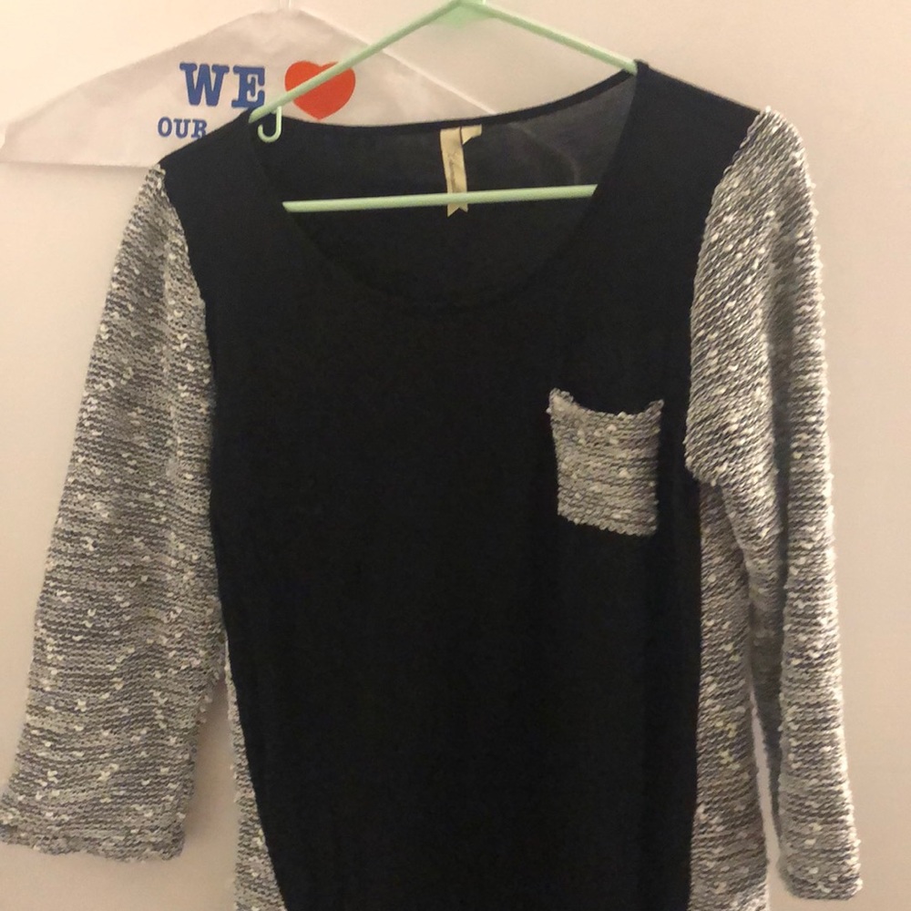grey and black sweater long sleeve